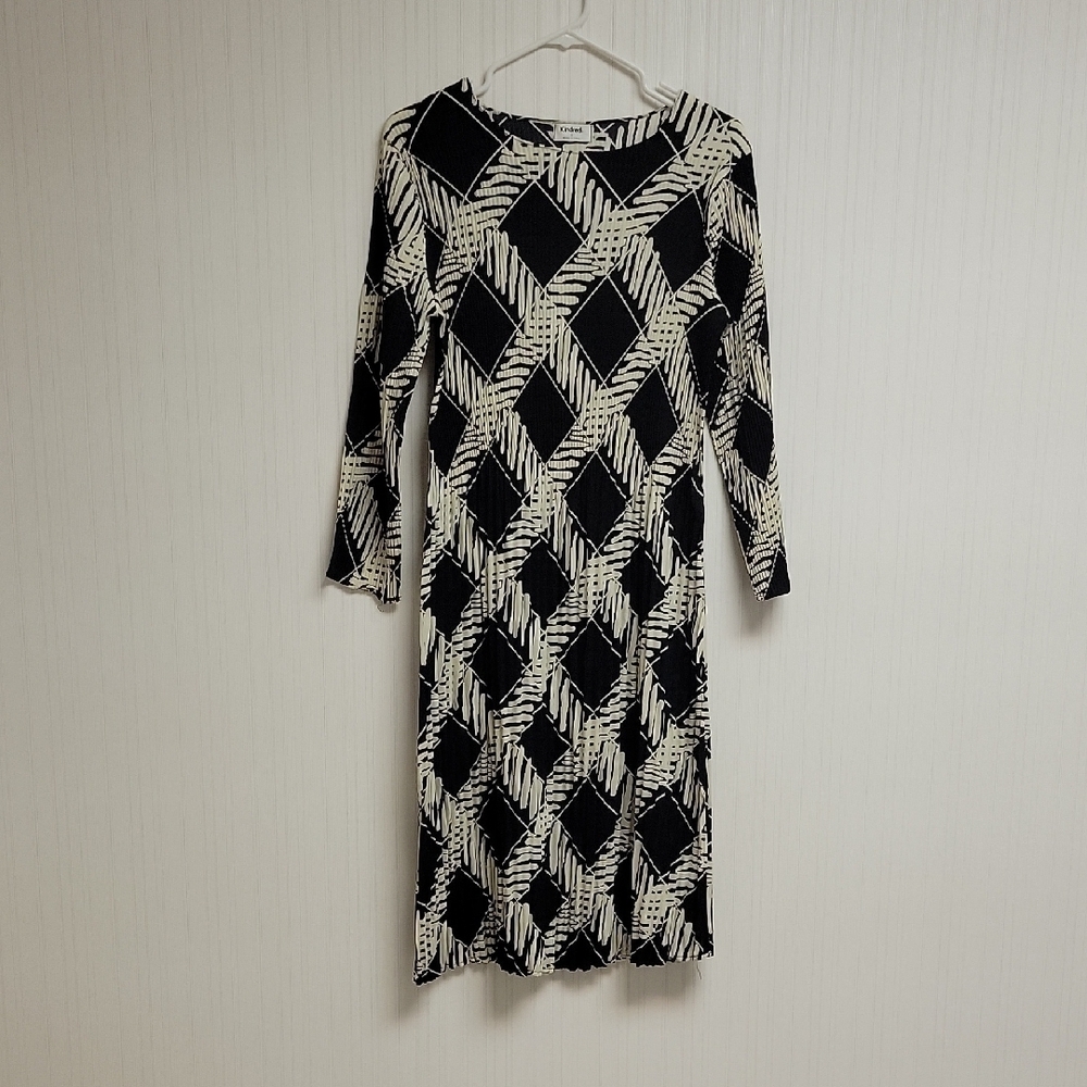Kindred Antgropologie Black & Cream Geometric Pleated Dress Large Modest